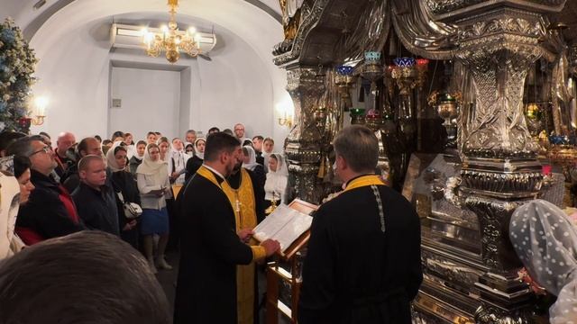 Молебное пение с акафистом у мощей блаженной Матроны Московской