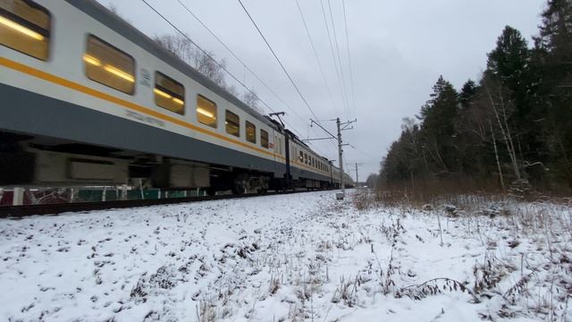 Электропоезд ЭП2Д-0079 пл.Хлюпино до ст.Икша 06.12.2024.