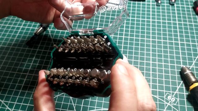 Набор бит SATA 09331 и битодержатель Makita B-66802