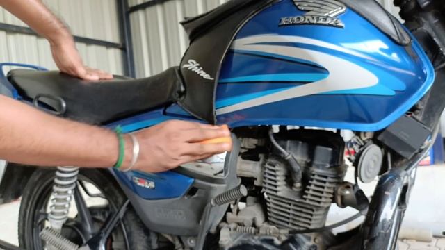 Shining bike polishing at home | வீட்டிலேயே bike கிற்கு polish போடுவது எப்படி ⁉️ | Vehicle 360