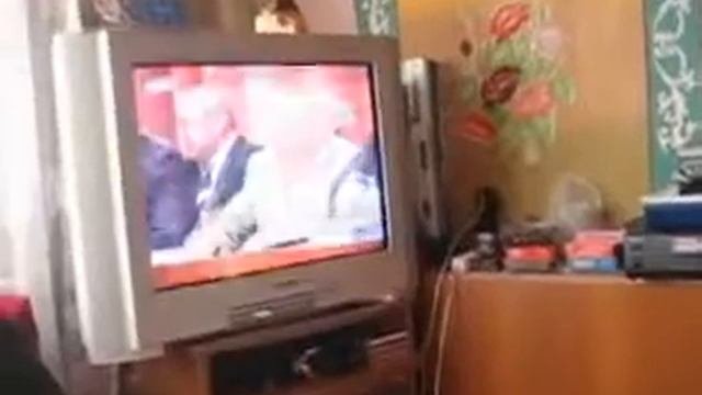 УЖАС (НЕВЕРОЯТНО но ФАКТ. ) Оса на брюках построила свой дом. Видео Нусратуллина Ф.Г.
