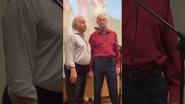 Добрый день, люди не знакомые. Поют Роман Аминев и Владислав Корсунский.