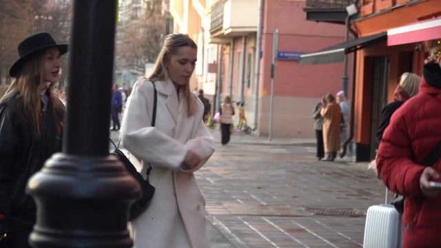 4K. AMAZING STREET TOUR IN MOSCOW, WALKING THROUGH A RICH AREA OF MOSCOW.