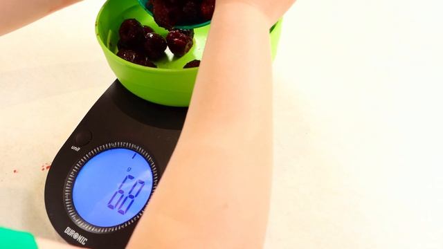 Maxi Makes Healthy and Tasty Ice Cream for Kids with Vegetables