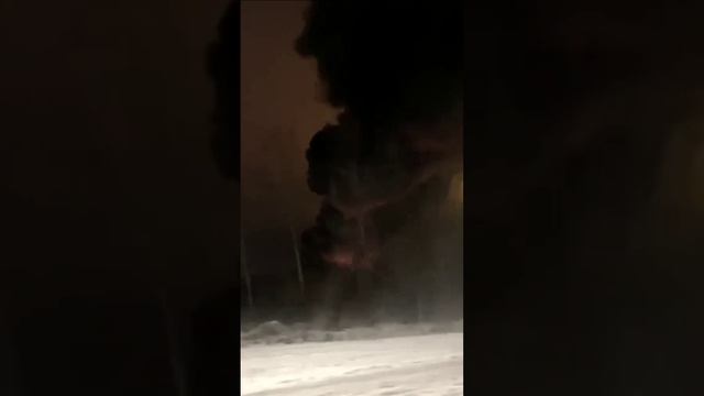 Клубы дыма от производственного здания на Московском шоссе в Нижнем Новгороде