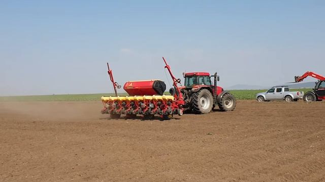 Case MX 170 seeding soy beans Vaderstad Tempo