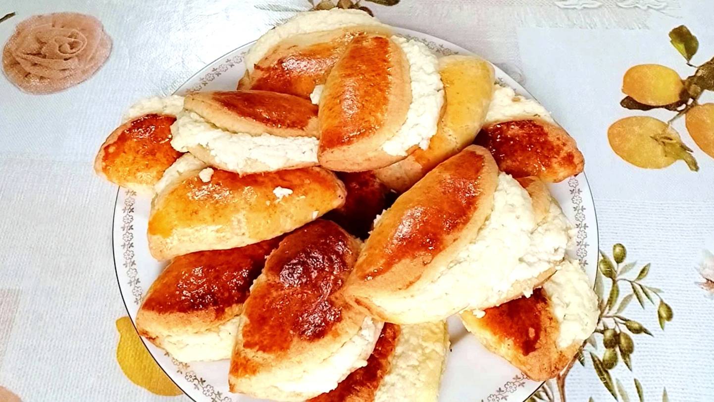 Сочники с домашним творогом в духовке. Простой и вкусный рецепт выпечки с творогом к чаю