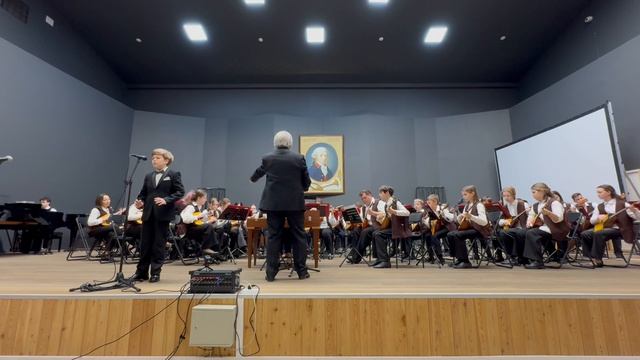 Шпакович Елисей музыка Э.Ханок, сл. И.
Шаферана «То ли ещё будет..»