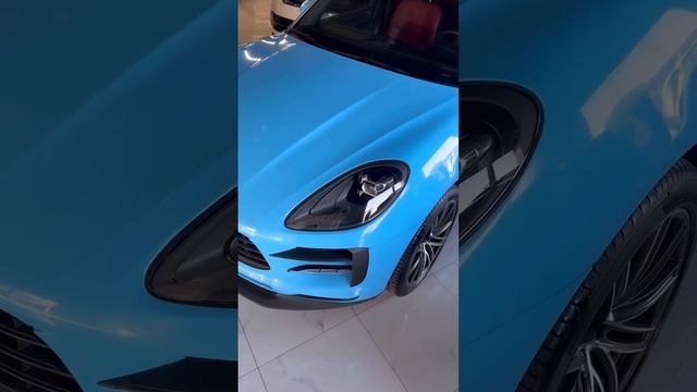 Porsche Macan full wrapping ORACALE 970 blue vinil