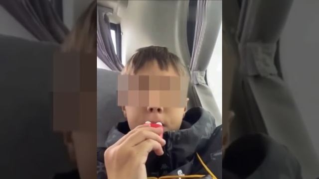 Школьники массово раскупают на маркетплейсах аромаингаляторы и затягиваются прямо на уроках.