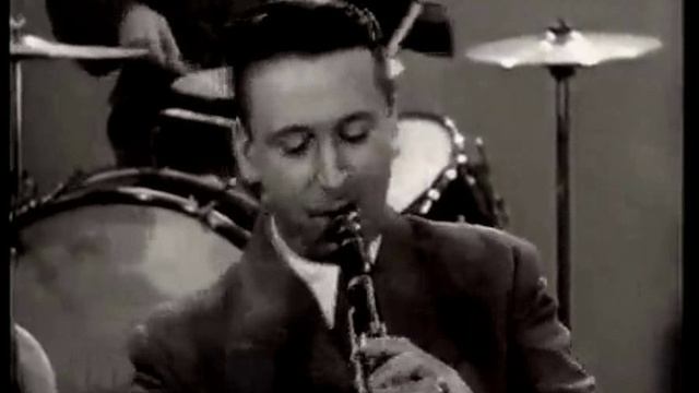 SWING....JAZZ...When My Sugar Walks Down The Street.