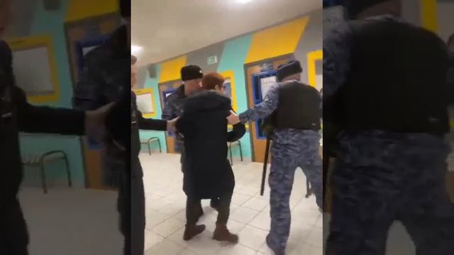 Поджог на избирательном участке кабинки для голосования в Москве. Провокатор-женщина  задержана
