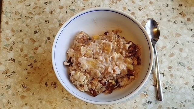 Овсяная каша с бананом и орехами. Вкуснота!🤗