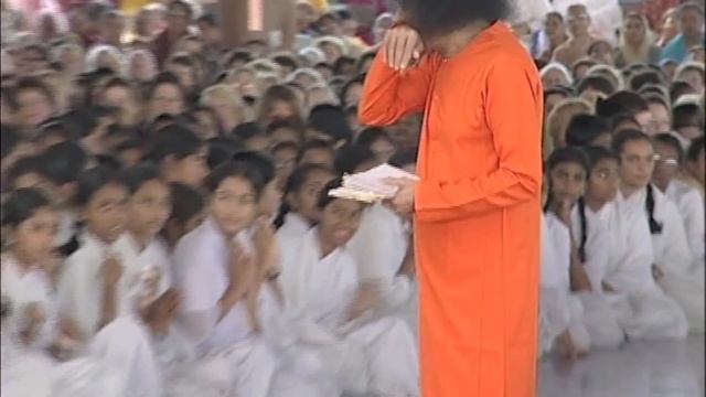 SAI BABA :: GOD OF LOVE