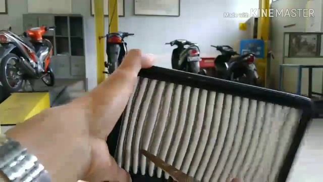 Membersihkan Filter udara suzuki ertiga