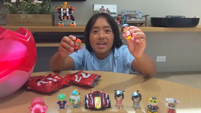 Titan Kids Superhero Mega Mystery Egg!!