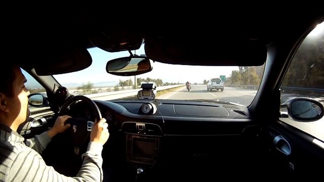 2011.12.10 Porsche 997 Turbo vs. Honda CBR1000RR - 2