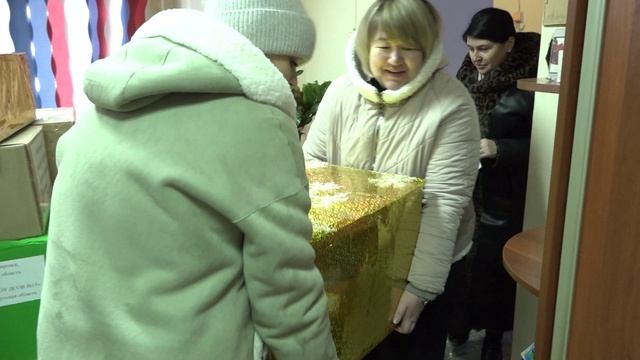 Братчане отправили подарки к Новому году бойцам СВО и детям Кировска и Курска