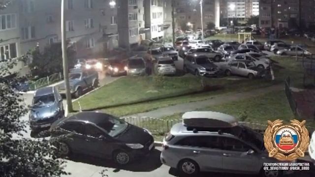 Пьяная женщина протаранила девять машин в одном из дворов города Учалы (Башкирия), сообщили в местно