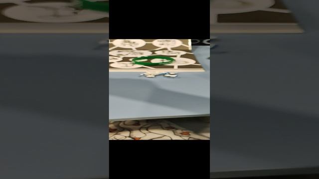 как падает браслет в замедленной съёмки