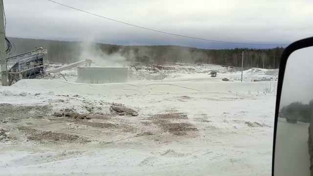 загрузка в мраморном карьере