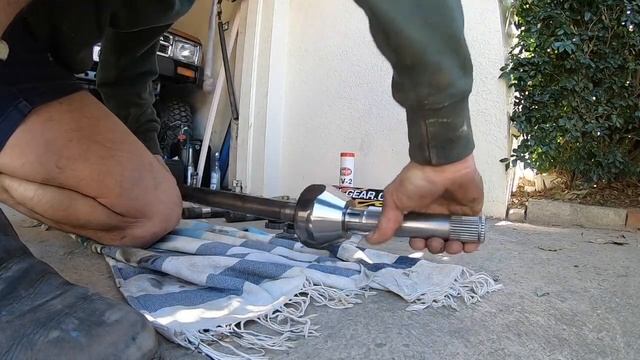 How to take out a cv Toyota Hilux live axle Longfield cv trail gear chromoly cv Ln106 cv removal
