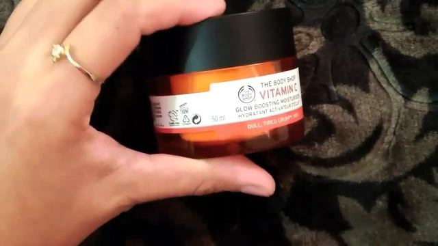 The Body Shop Vitamin C Glow Boosting Moisturiser Honest Review || Stay Beautiful || Bangladesh