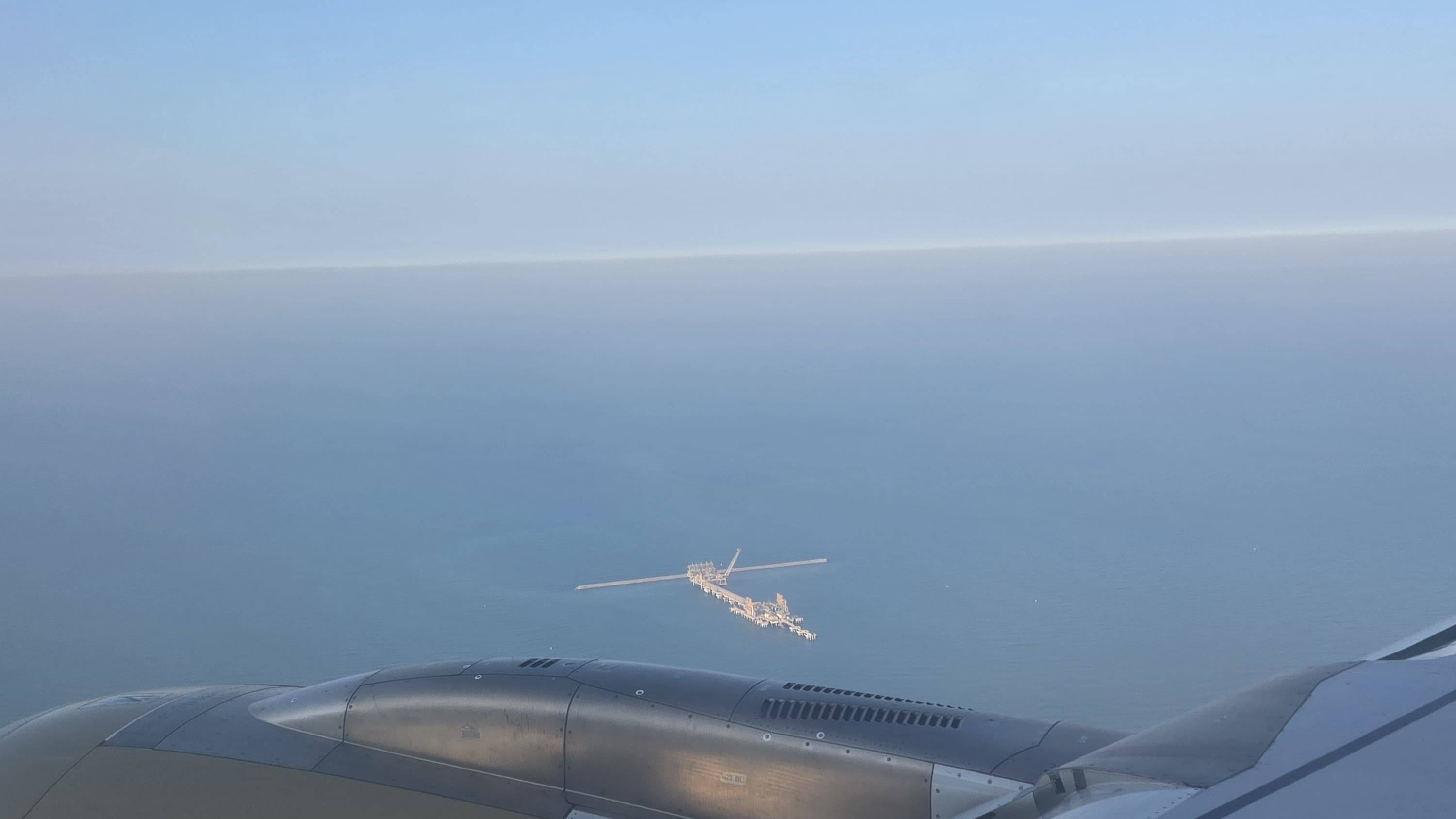 Путешествие на самолёте в Шанхай с пересадкой в Бахрейне.