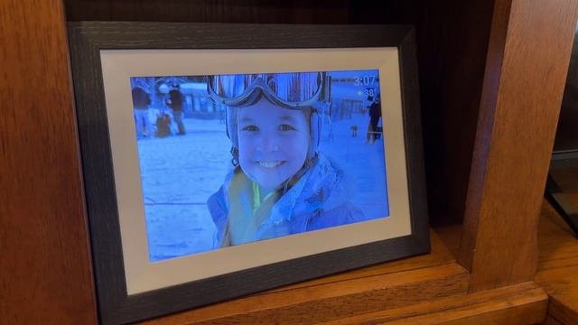 Frameo 10.1 inch Digital Picture Frame WiFi 32GB Smart Digital Photo Frame Review