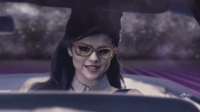 Selena Gomez - Love You Like A Love Song (alrevez)