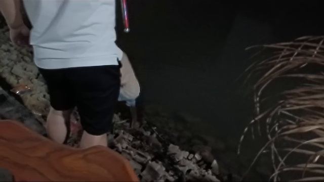 Вьетнамец поймал рыбу!