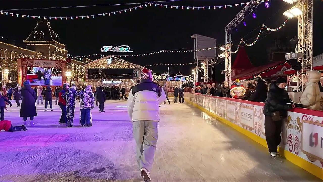 На Красной площади торжественно открыли главный каток страны