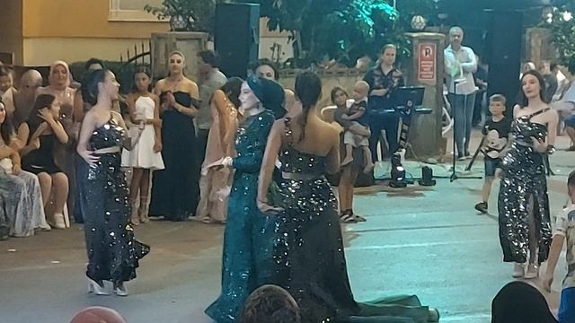 Турция, Махмутлар. Танцы на улице