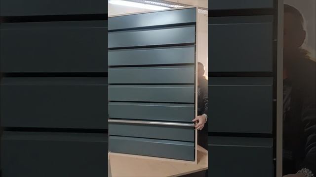 шкаф металлические створки