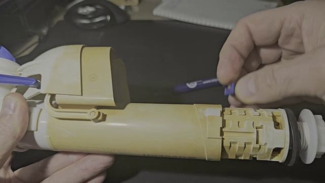 Как отрегулировать уровень воды в сливном бачке унитаза с впускным клапаном GEBERIT Typ 360