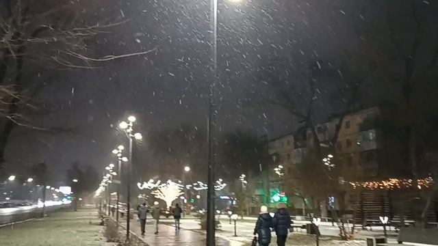*Падал первый снег* Очень красиво выглядят снежинки. Всем счастья желаю, много позитива. Радости.