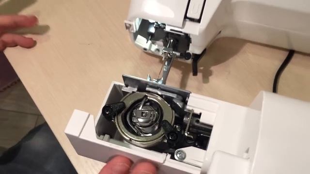 Как смазывать швейную машину Janome с вертикальным челноком