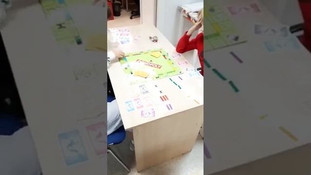 Игра в Монополию на английском