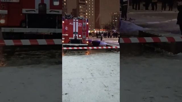 Москва.Смартфон взорвался в магазине телефонов в ТЦ в районе Южное Медведково.