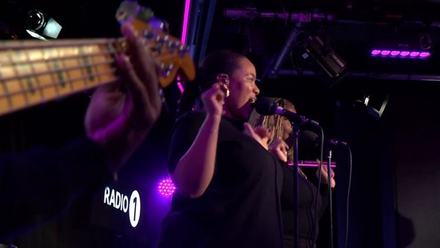 ROSÉ - APT. in the Radio 1 Live Lounge