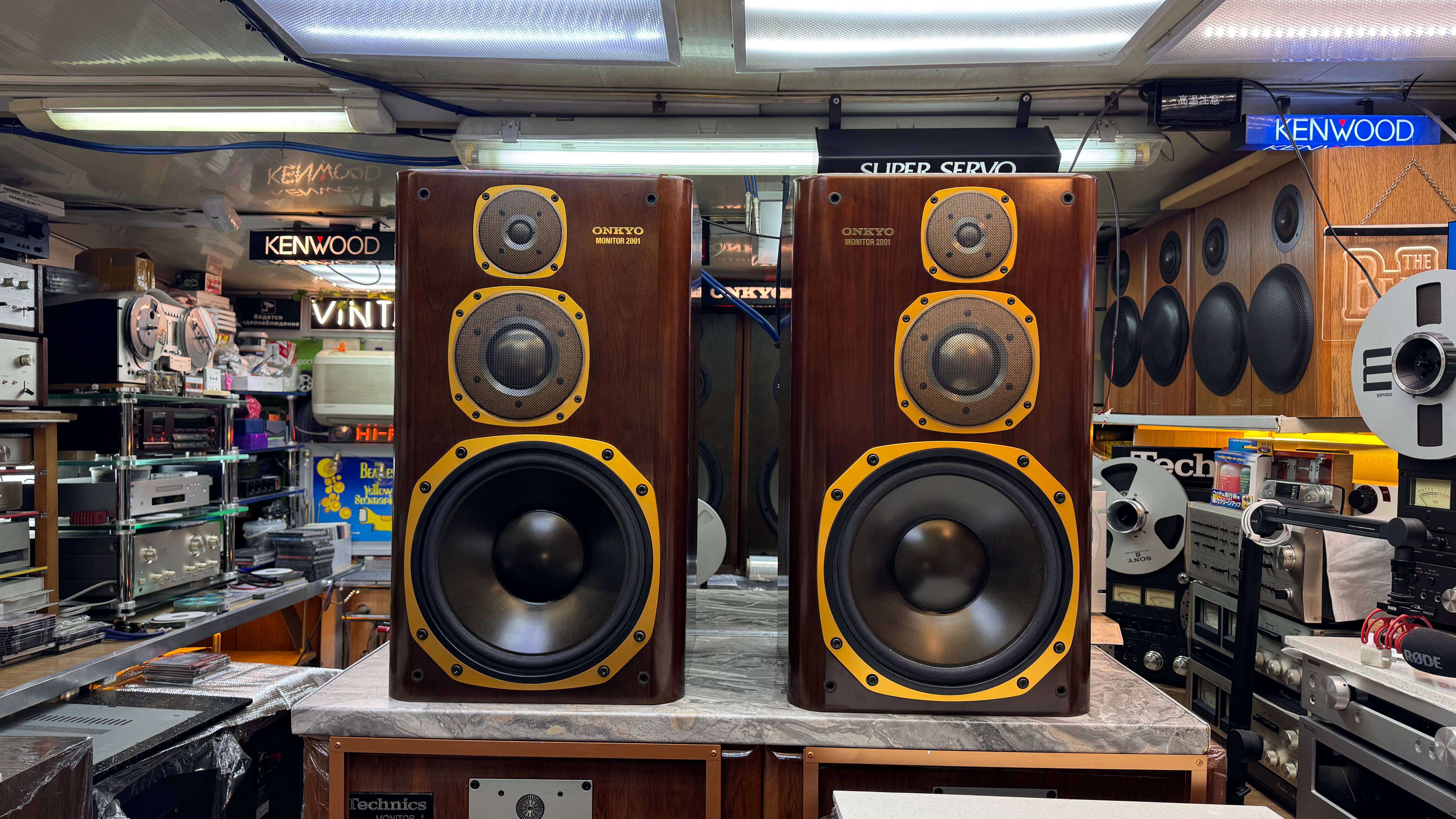 ONKYO MONITOR 2001