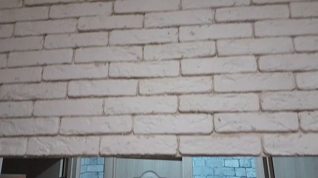 Гипсовые кирпичики как украшение балки-перемычки.mp4