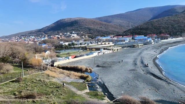 Анапа,  зимний пляж в Сукко, подъем на гору, +16/ 07-12-2024.