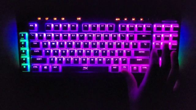 Redragon K596 Vishnu RGB lights with HyperX pudding keycaps white