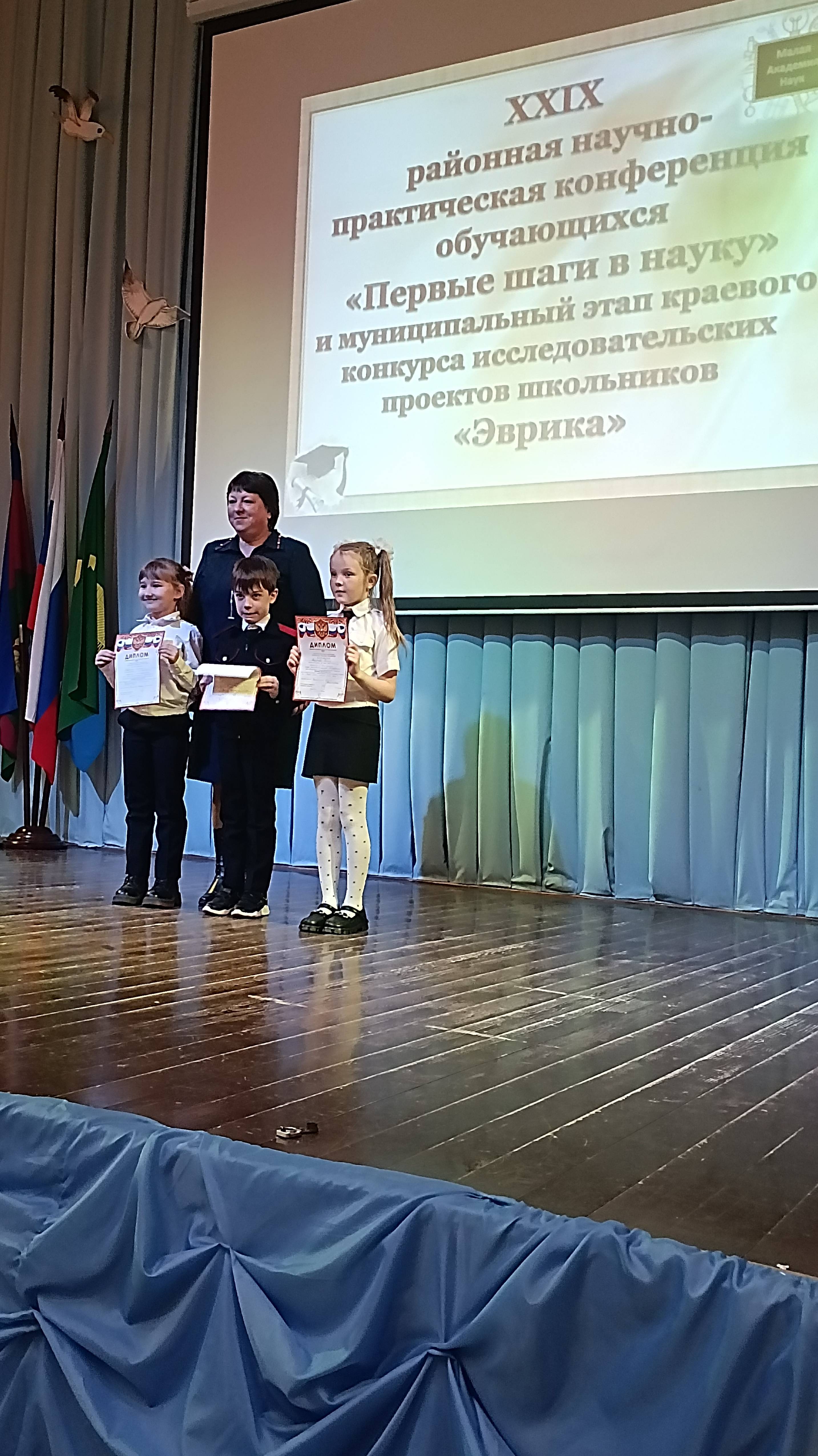 Защита научно-исследовательской работы по теме "Поверхностное натяжение". 1 класс