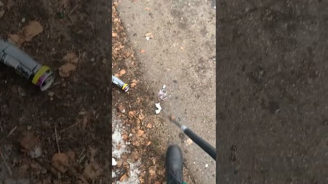 Лайфхакер с бутылкой и шприцом