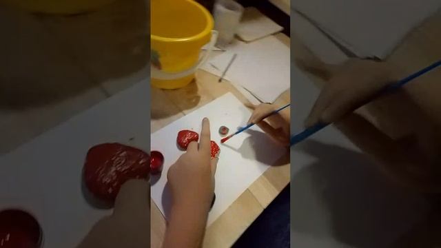 Раскрашиваем камешки. Часть 1