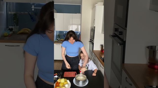 САЛАТ С ПЕЧЕНЬЮ ТРЕСКИ #shots #рецепты #готовка #еда