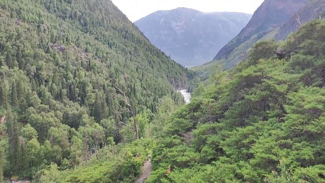 Подъем к вершине водопада Учар