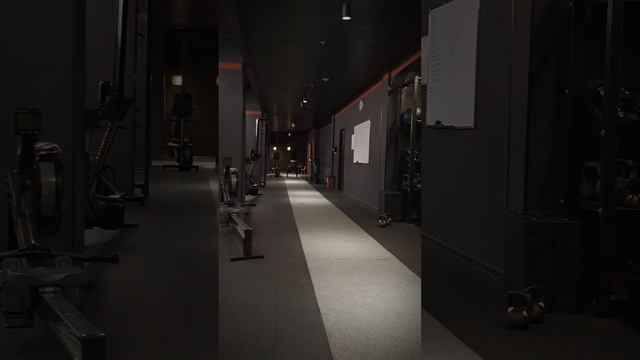 Не можешь стоять на ногах, передвигайся на руках👊